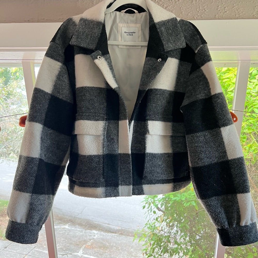 Abercrombie & Fitch Black and White Plaid Cropped Jacket